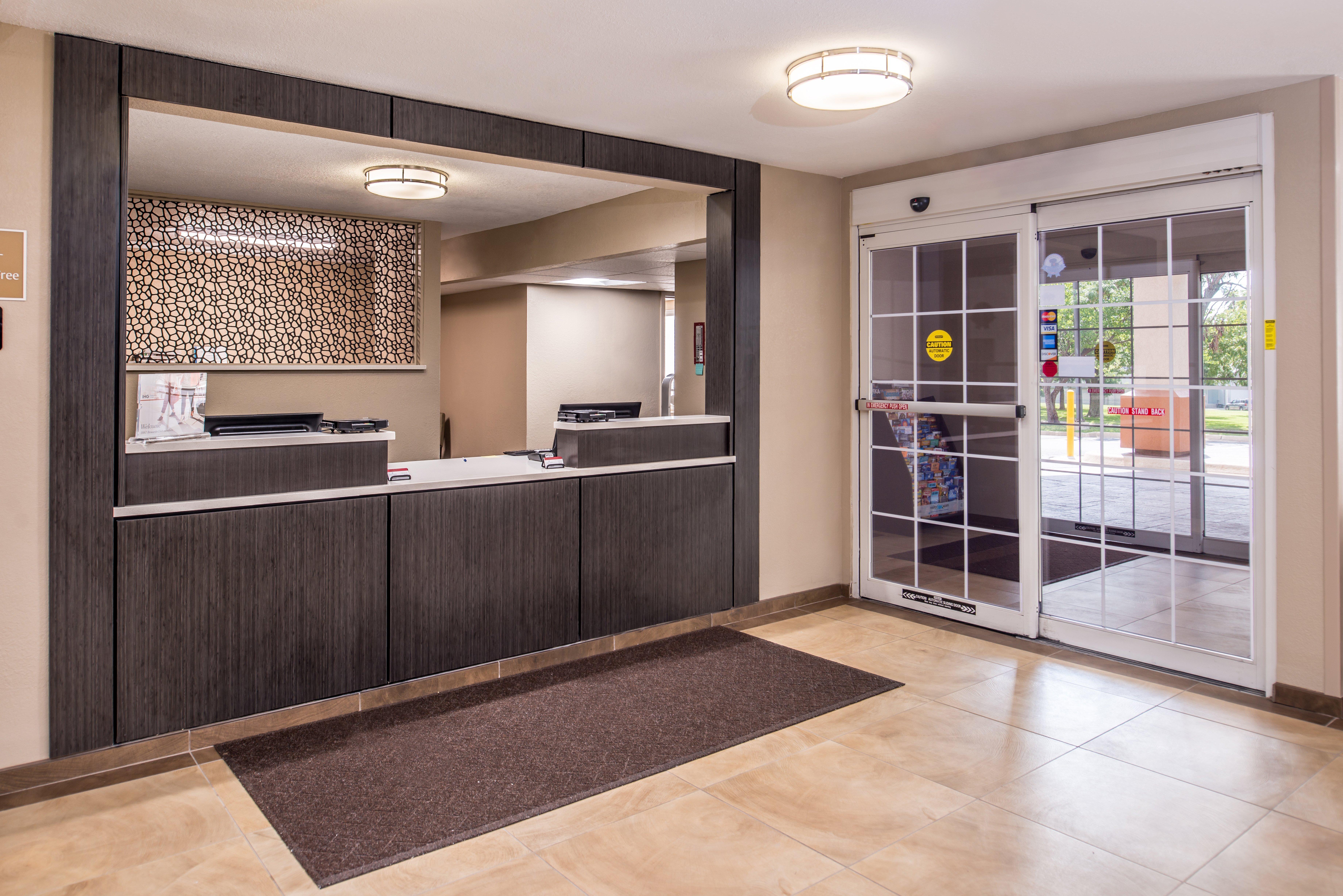 Candlewood Suites - Topeka West By Ihg Εξωτερικό φωτογραφία