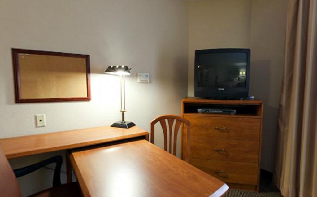 Candlewood Suites - Topeka West By Ihg Δωμάτιο φωτογραφία