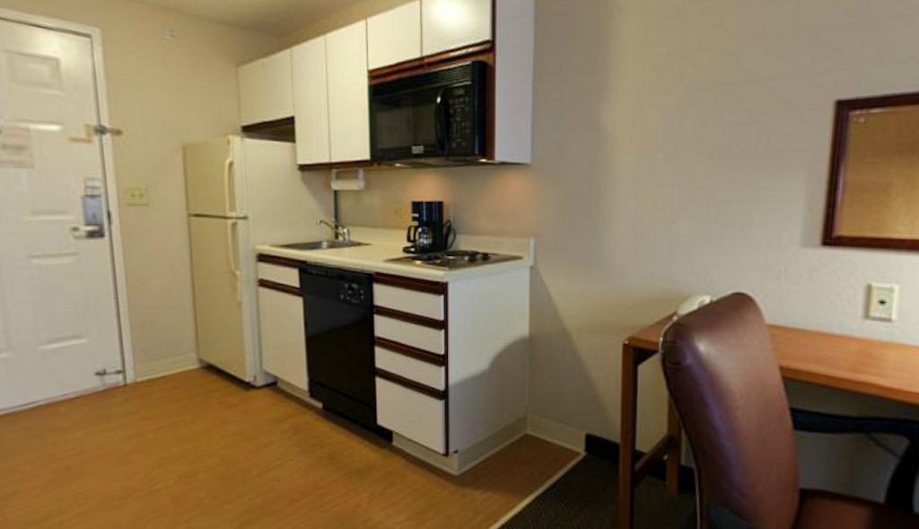 Candlewood Suites - Topeka West By Ihg Δωμάτιο φωτογραφία