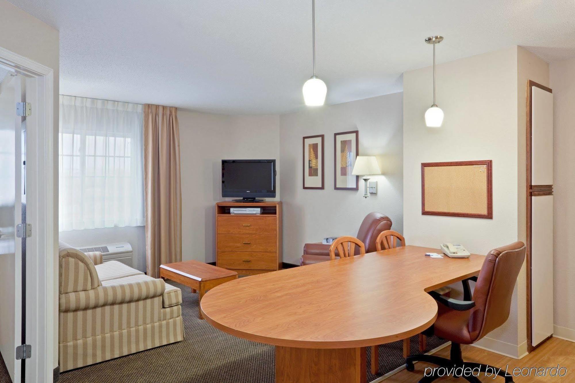 Candlewood Suites - Topeka West By Ihg Εξωτερικό φωτογραφία