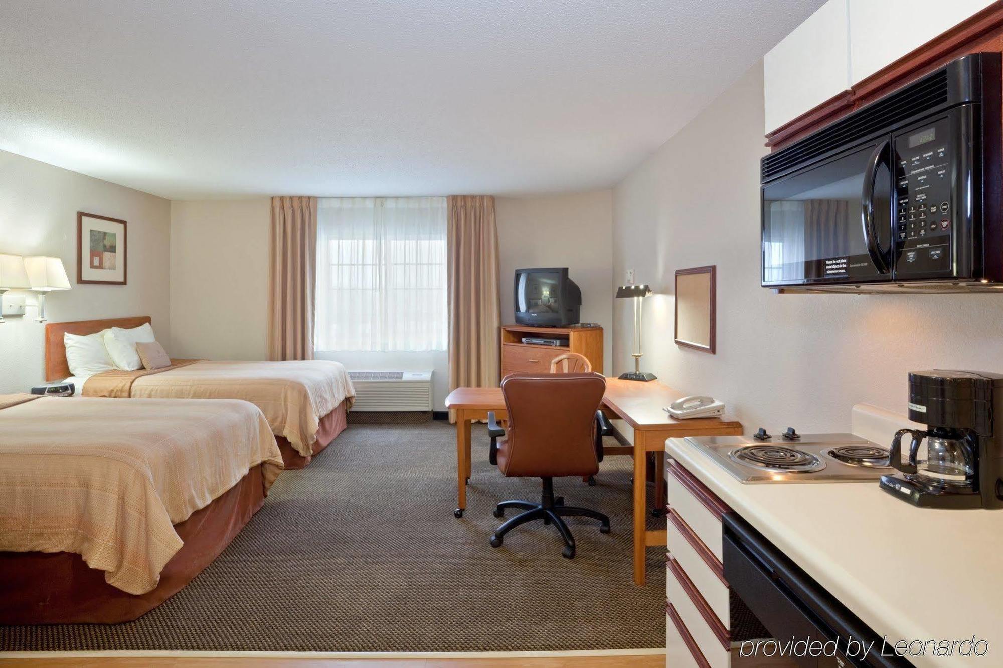 Candlewood Suites - Topeka West By Ihg Εξωτερικό φωτογραφία